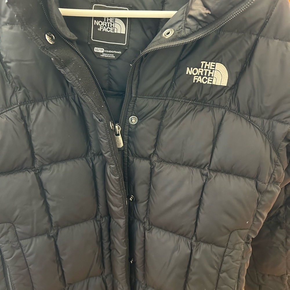 The North Face Women's Black Puffer waist length coat